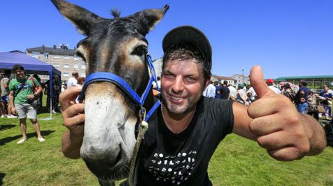 Dinamita y Antonio Aradas tras su victoria en la final de la carrera de burros de Escairn