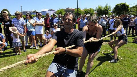 El campeonato de tiro de cuerda por parroquias es la otra gran convocatoria del ltimo da de las fiestas de Escairn