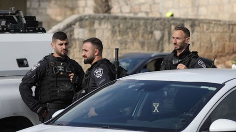 Polica israel cerca de la zona del tiroteo en la Ciudad Vieja.