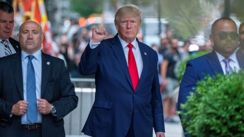 El expresidente Donald Trump, el pasado 10 de agosto, saliendo de la Torre Trump en Nueva York