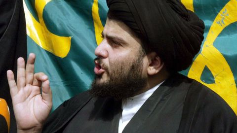 El clérigo chií Muqtada al Sadr, en una imagen del 2003, cuando regresó a Irak tras la entrada del Ejército de Estados Unidos en el país