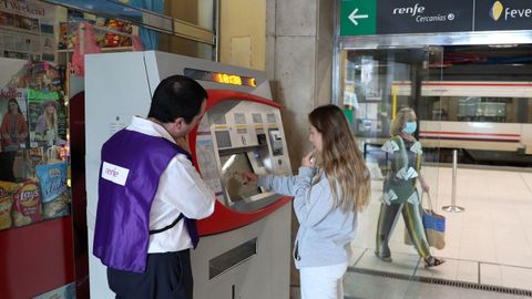 Primeros días de implantación de los abonos gratuitos en Cercanías y Media Distancia de Renfe en Oviedo