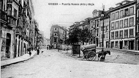 Una imagen de la década de los años 20 del siglo XX que muestra el barrio de la Puerta Nueva de Oviedo