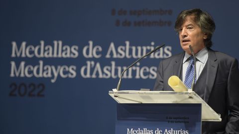 El bioqumico y bilogo molecular Carlos Lpez Otn, nombrado Hijo Adoptivo de Asturias, en el acto institucional de conmemoracin del Da de Asturias