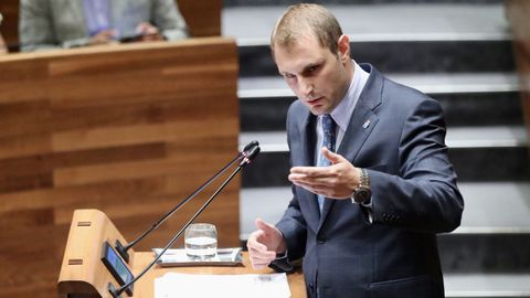 El portavoz de Foro Asturias, Adrián Pumares
