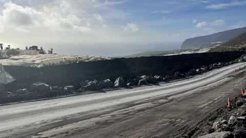 Obras en la carretera Norte-Sur, sobre la lava, entre La Laguna y Las Norias