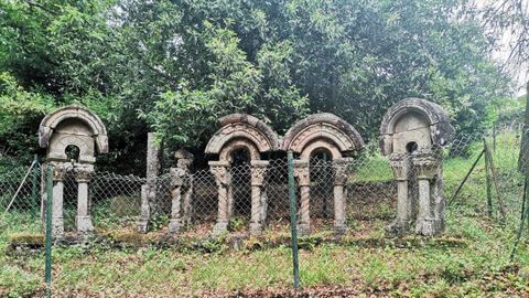 Restos del monasterio de Casteláns, de Covelo, situados en el jardín del antiguo hotel de Mondariz-Balneario