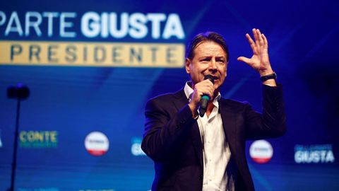 El ex primer ministro y candidato del Movimiento 5 Estrellas, Giuseppe Conte, este viernes, en su mitin final de campaña en Roma