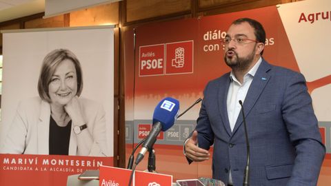 El presidente asturiano, Adrián Barbón, en la presentación de la alcaldesa de Avilés como candidata a la reelección