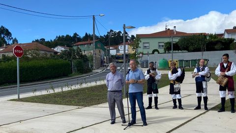 El alcalde, Xosé Sánchez Bugallo, en el nuevo aparcamiento construido en el castillo de Rocha Forte