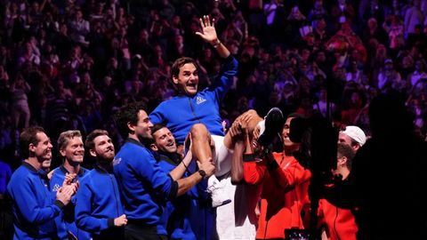 Despedida de Roger Federer con sus compañeros 