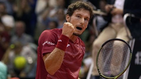 - El tenista español Pablo Carreño celebra la victoria ante el brasileño Thiago Monteiro, al término del partido de primera ronda del Gijón ATP250
