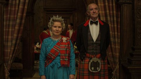 Imelda Staunton y Jonathan Pryce son la reina Isabel II y el duque de Edimburgo, en The Crown