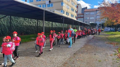 Llegada de alumnos y profesores al Parque dos Condes de Monforte, donde confluyeron todos los grupos participantes