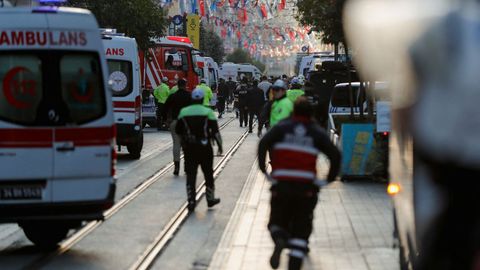 Servicios de emergencias en la calle Istiklal de Estambul.