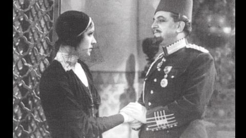 El actor asturiano Luis Llaneza y Rosita Moreno en una imagen de la película «El hombre que asesinó»