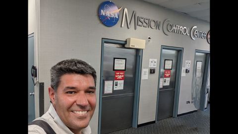 El ovetense Arturo Fernández participa en la misión Artemis I de la NASA vigilando su sistema de potencia.