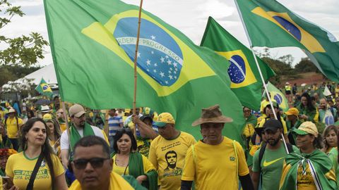 Seguidores de Bolsonaro se manifiestan en protesta por el resultado electoral que dio la victoria a Lula da Silva