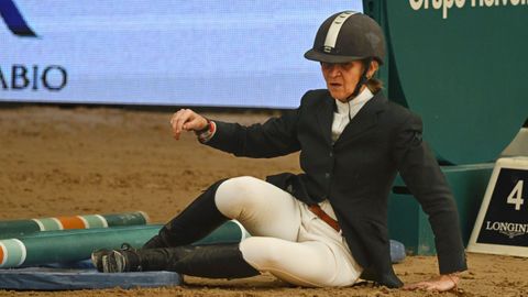 La infanta Elena, tras caerse de su caballo en la Madrid Horse Week