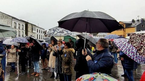 Concentración convocada por la plataforma Valles del Navia en defensa de la carretera As12