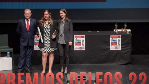 Mayte Montes recibe el premio Delfos