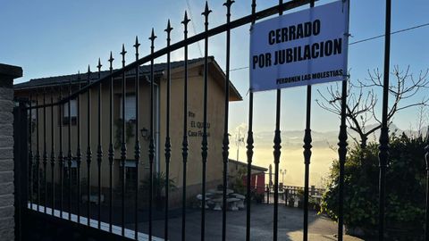 Cartel que anuncia el cierre de El Quexu-Casa Florina