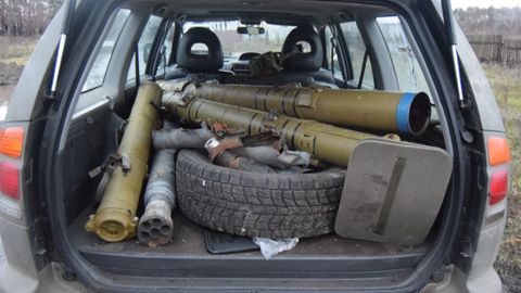 Los pirotcnicos de Jrkov tambin recogen explosivos y armas, rusas y ucranianas, de las zonas de combate.