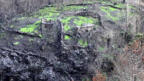 Una vista ms prxima de las ruinas del castro de Campo de Vilar en su estado actual