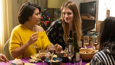 Patri y Vero son una de las parejas LGTB que completan la serie.