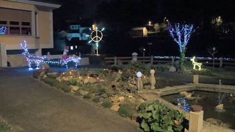 En la urbanización Castro Gil de Lugo hay varias viviendas iluminadas por Navidad