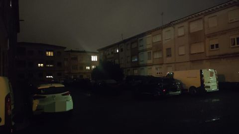 Imagen de una zona del barrio de Ceares desprovisto de alumbrado pblico tomada la pasada noche