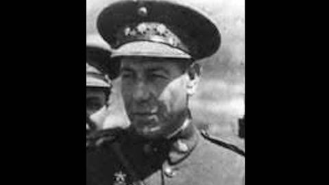 El coronel Mussió, director de la Fábrica de Armas de Trubia (Oviedo, Asturias) en 1935