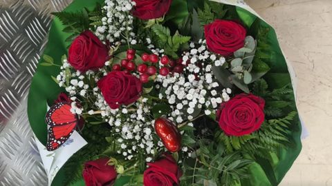 Las rosas rojas son las reinas de San Valentn en Oviedo. En la imagen, las de la floristera Ana Rodrgu.