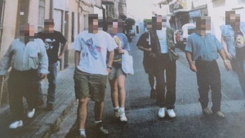'Nel', segundo por la izquierda, junto a varios militantes (Morala entre ellos) en Barcelona en 2001