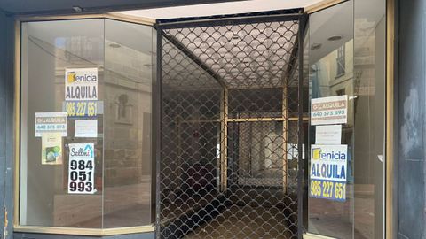 Un pequeño comercio del centro de Oviedo cerrado