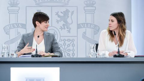 La ministra Portavoz y de Poltica Territorial, Isabel Rodrguez y la ministra de Igualdad, Irene Montero, durante una rueda de prensa posterior al Consejo de Ministros.