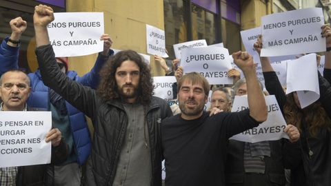 El diputado de Podemos Asturies, Daniel Ripa, en la manifestación donde los  simpatizantes de la formación han pedido la convocatoria de una asamblea ciudadana