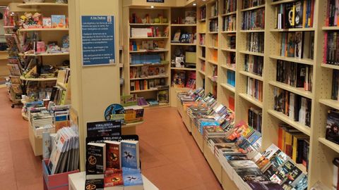 Interior de la librera de El Bho Lector. El emblemtico negocio pone fin a casi 20 aos de actividad en Oviedo