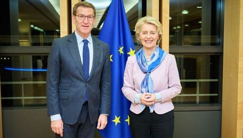 El presidente del PP, Alberto Núñez Feijoo con la presidenta de la Comisión Europea, Úrsula von der Leyen, en Bruselas