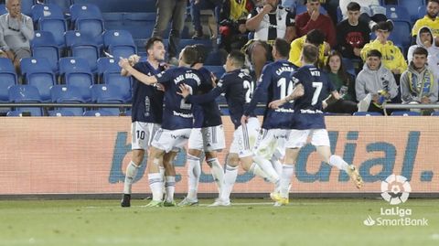 Los jugadores del Oviedo celebran el gol de Borja Snchez a la UD Las Palmas