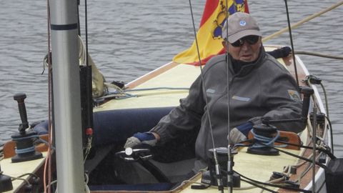 El rey emrito Juan Carlos I navegando abordo del Bribn el fin de semana pasado en Sanxenxo.