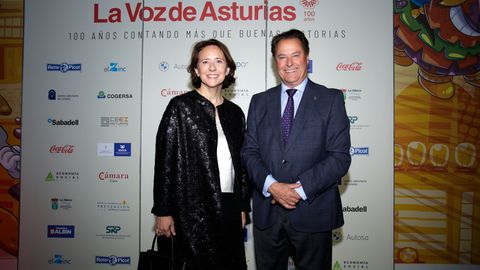 La directora de la Fundación Princesa de Asturias, Teresa Sanjurjo, y el presidente de la Cámara de Comercio de Gijón, Felix Baragaño