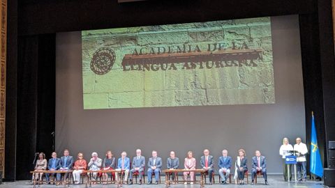 Acto en el Día de les Lletres Asturianes 2023 en el Teatro Campoamor de Oviedo