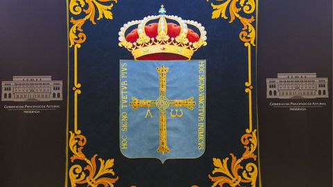 Tapiz con el escudo de Asturias