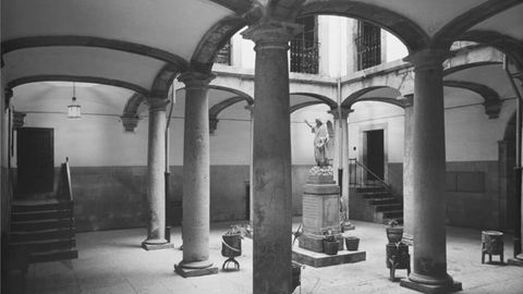 Interior del Palacio de Velarde cuando todava era el colegio de las religiosas del Santo ngel