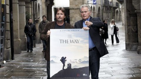 Emilio Estvez y su padre, Martin Sheen, estuvieron en noviembre del 2010 en Santiago, para asistir al estreno de la pelcula The Way, dirigida por el hijo y protagonizada por el padre.