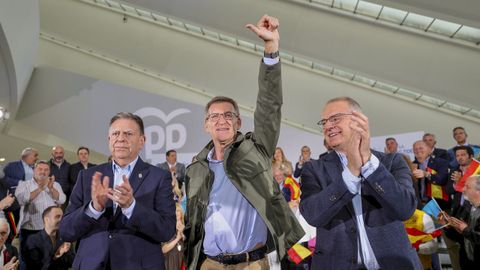 El alcalde de Oviedo, Alfredo Canteli; el lder del PP, Alberto Nez Feijoo, y el candidato a la Presidencia del Principado, Diego Canga