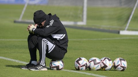 Penúltimo entrenamiento para el Oviedo: un regreso, una baja segura y varias dudas.Álvaro Cervera, en El Requexón