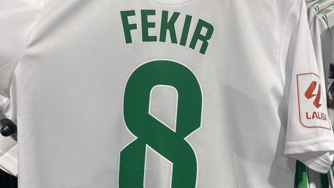 Nombre, dorsal y parche de LaLiga en la nueva camiseta del Betis