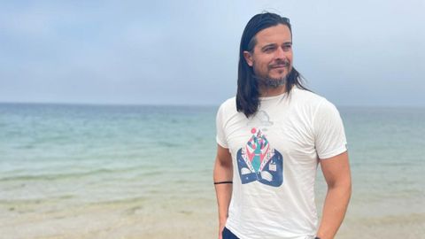 Martn Barreiro, en la playa de Aguieira, en el ayuntamiento de Porto do Son